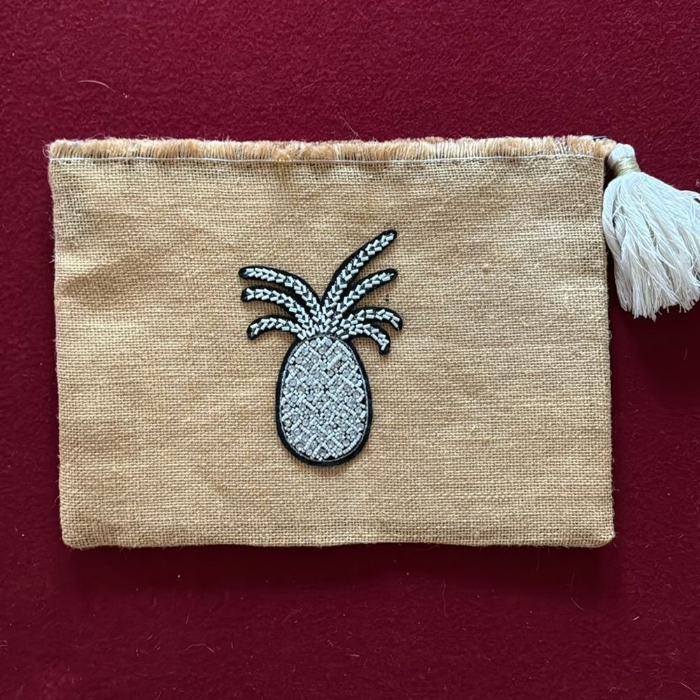 NWOT Beach zip clutch with bedazzle pineapple motif and tassel